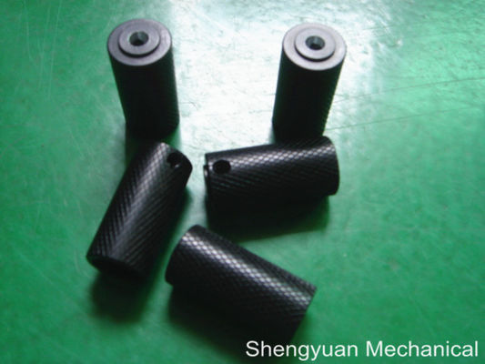 O preto fazendo à máquina de anodização da precisão do CNC anodiza os botões longos M8 da luva de Alumunium