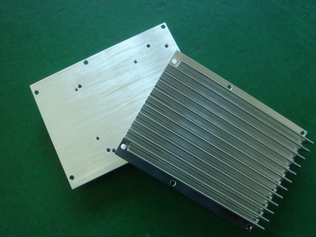 Szybkie Prototype CNC precyzyjnej obróbki aluminium Wyciskanie Radiator z powłoką konwersji