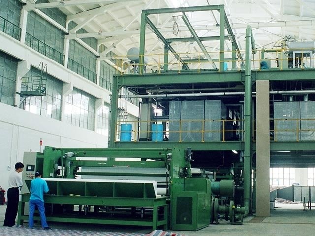 Hiệu suất cao PP Spun Bond không dệt vải Dây chuyền sản xuất hai tia